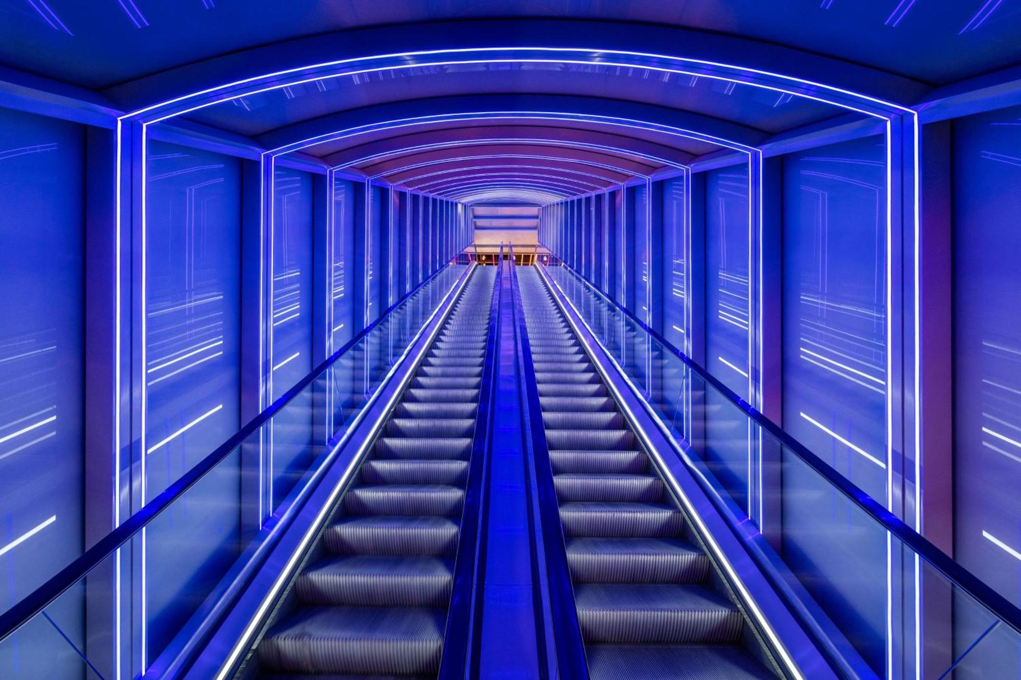 W Sydney Hotel ภายนอก รูปภาพ The escalator at the entrance of the hotel