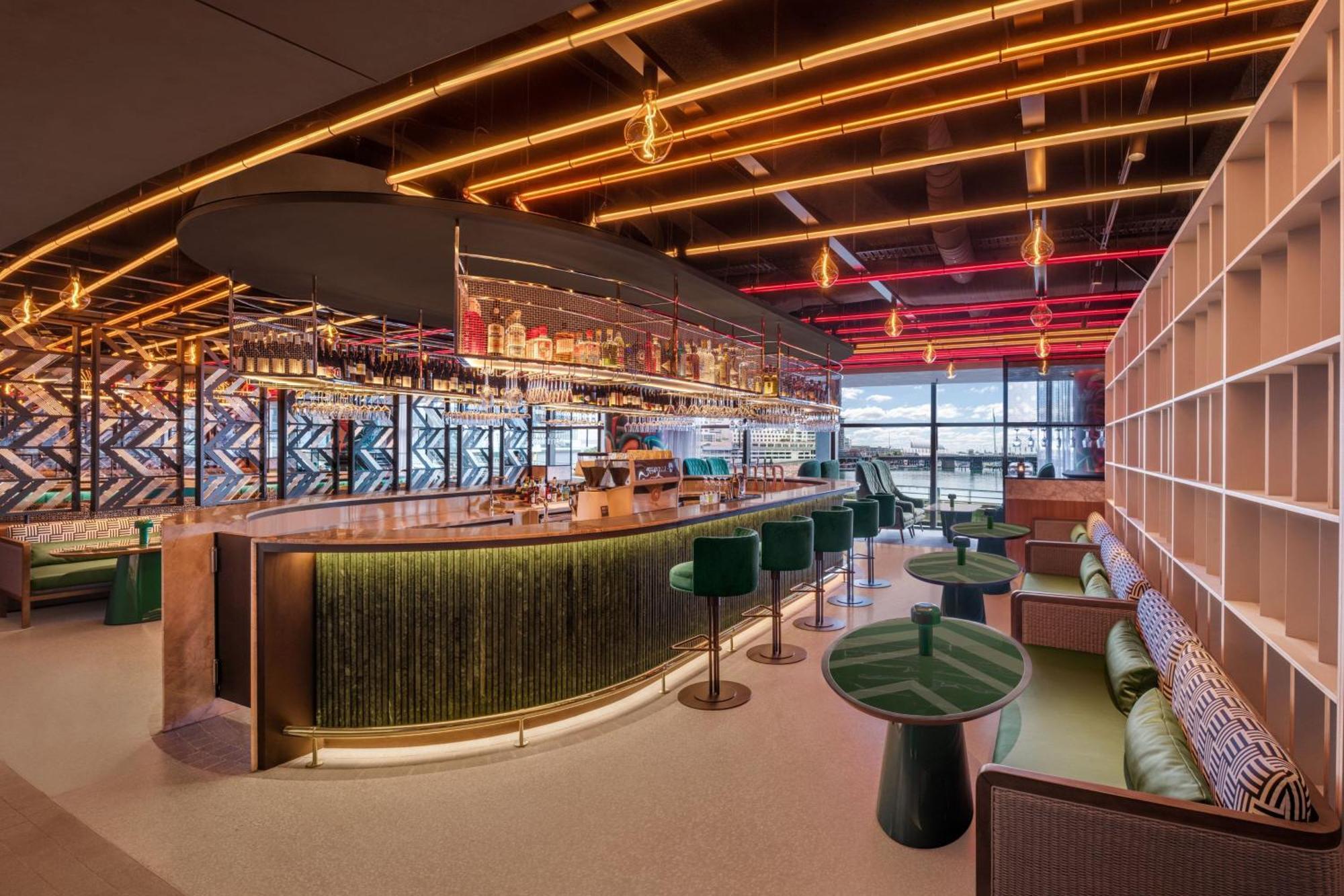W Sydney Hotel ภายนอก รูปภาพ The bar at the Virgin Atlantic Clubhouse at Heathrow Airport
