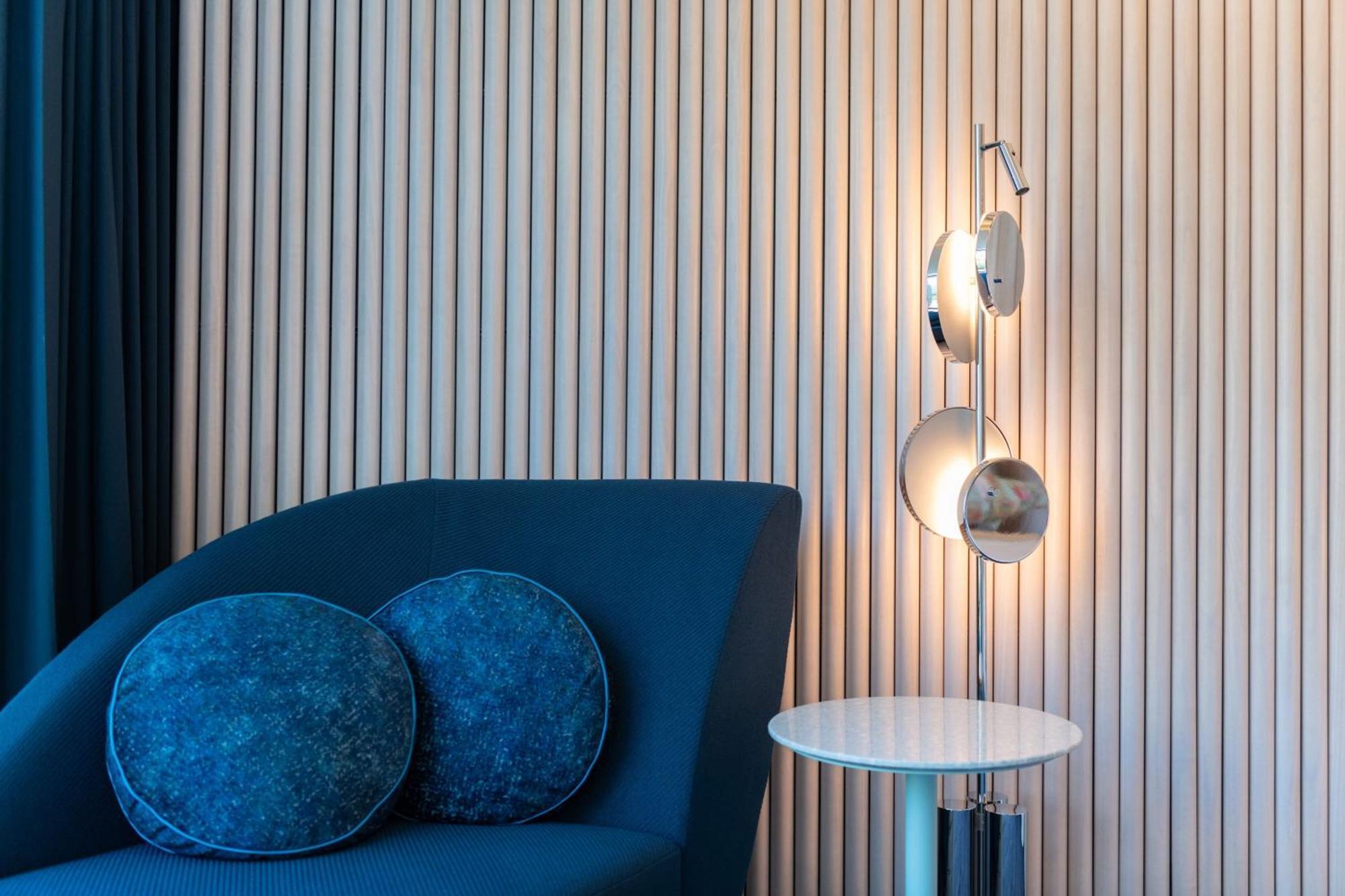 W Sydney Hotel ภายนอก รูปภาพ A floor lamp